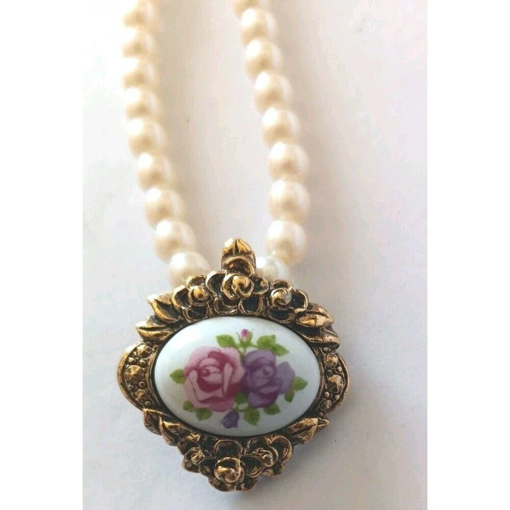 Vintage Estate Avon Faux Pearl Strand Necklace With Floral Pendant